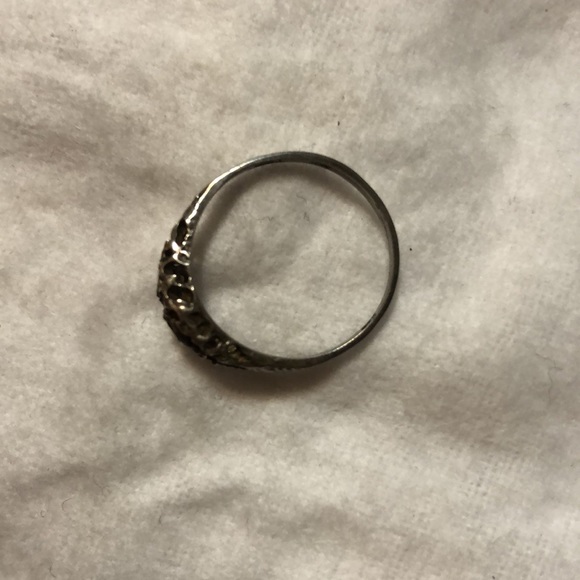 REAL SILVER stamped ring, faceted catches light NEW - Picture 5 of 7